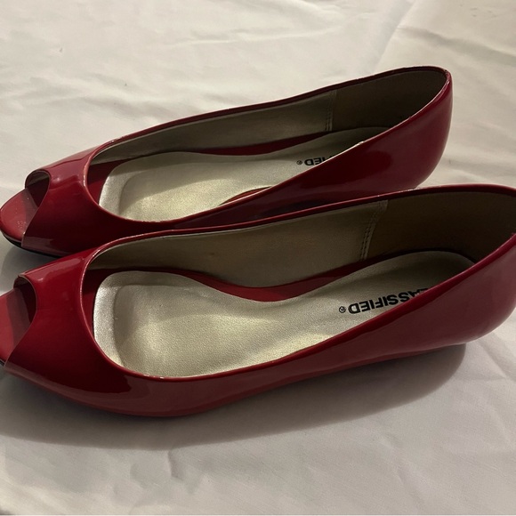 Classified Red Peep Toe Heels - Women’s Size 7 1/2 - Picture 2 of 6